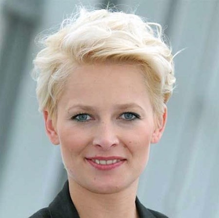 Wavy Short Hair