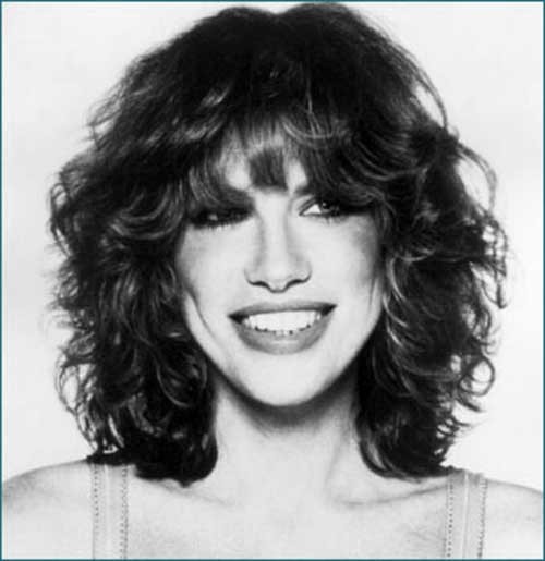 Nice Short Shaggy and Wavy Haircut For Women