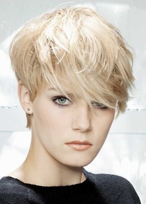 Pixie very short layered hair