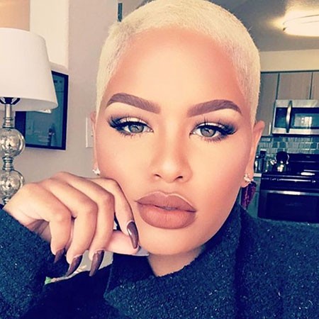 Very Short Blonde Hairstyle