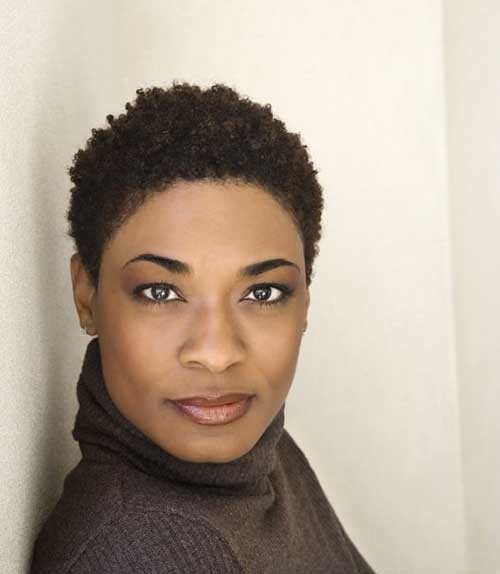 Natural Hairstyle for Short Curly Hair