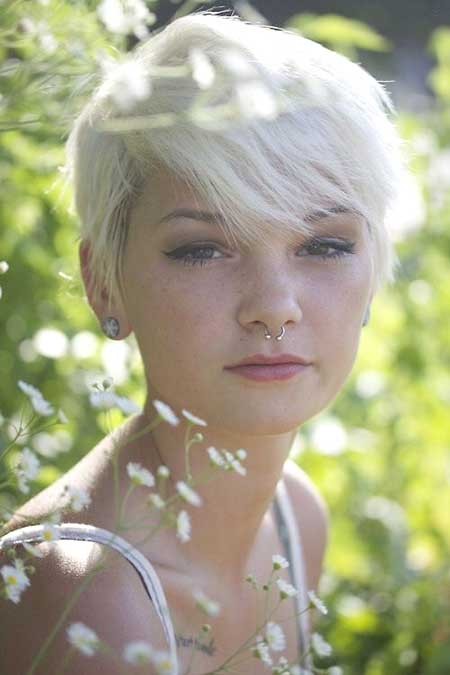 Short Layered Pixie Bob Hairstyle for Girls