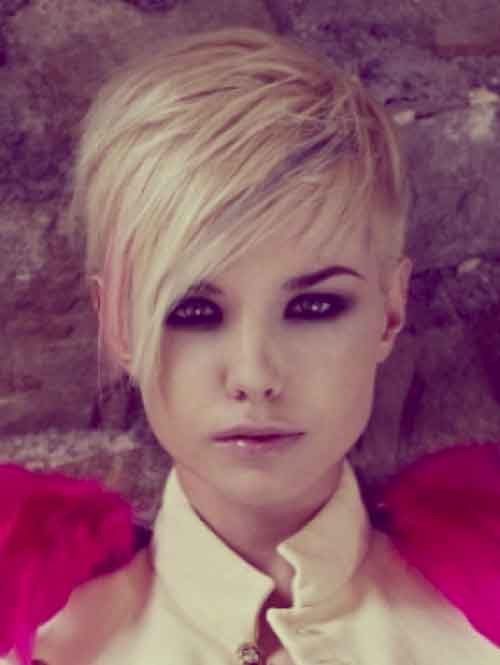 Asymmetric hair for oval face