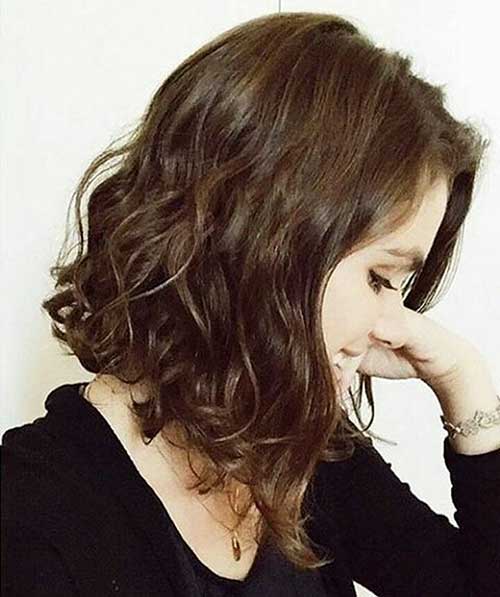 Alluring Short Curly Hair Ideas for Summertime